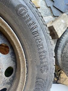 Zimní pneu 195/65 R15 na ráfkách Fiat