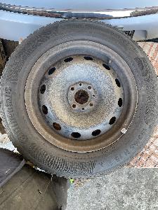 Zimní pneu 195/65 R15 na ráfkách Fiat