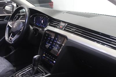 VW Passat B8 2.0TDI 4x4 DSG Display Nez. Topení LED Tažné