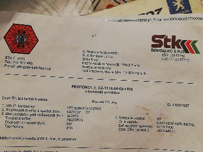 Auto s rozbitou spojivkou  -- prodam levně 