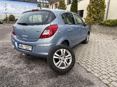 Opel Corsa 1,2i 59kW najeto 90000 km