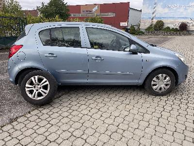 Opel Corsa 1,2i 59kW najeto 90000 km