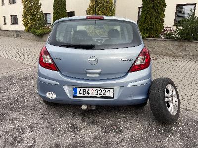 Opel Corsa 1,2i 59kW najeto 90000 km