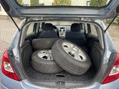 Opel Corsa 1,2i 59kW najeto 90000 km