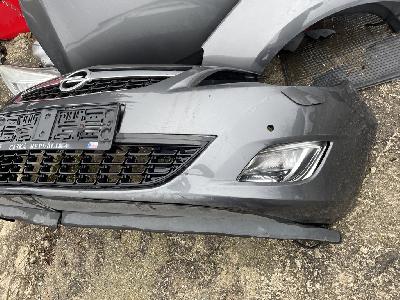 Přední nárazník na Opel Astra rok 2012