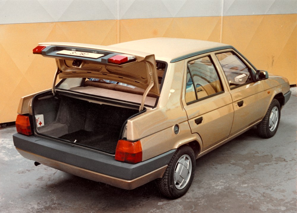 Škoda 782 – Sedan zůstal stranou