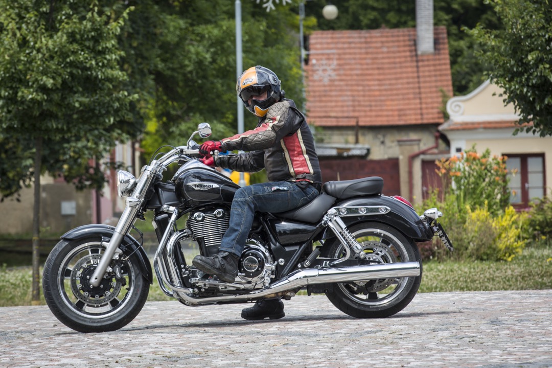 TEST: Triumph Thunderbird Commander