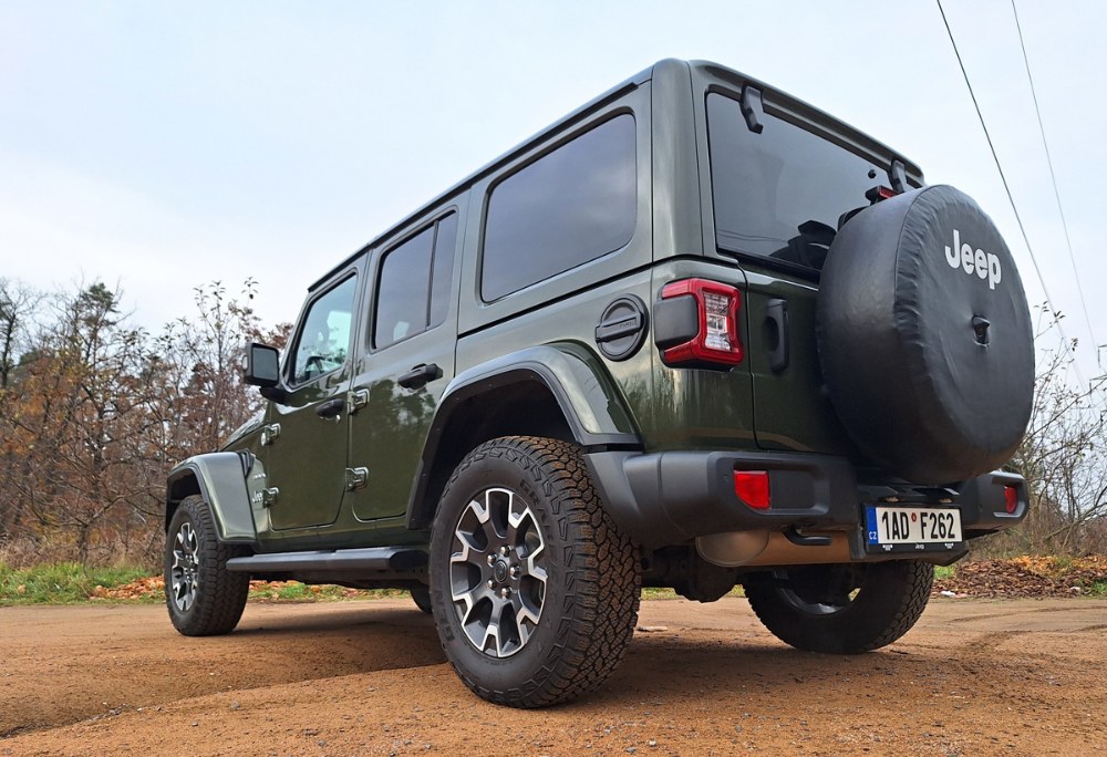 Jeep Wrangler 2.0 Turbo Sahara – Cestovatel časem