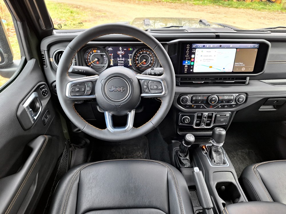Jeep Wrangler 2.0 Turbo Sahara – Cestovatel časem